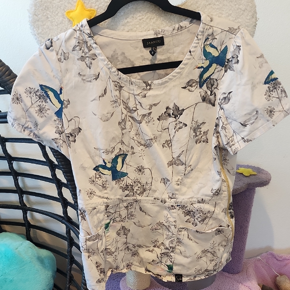 Jaase Women's Floral Scrub Top - Cream and Blue